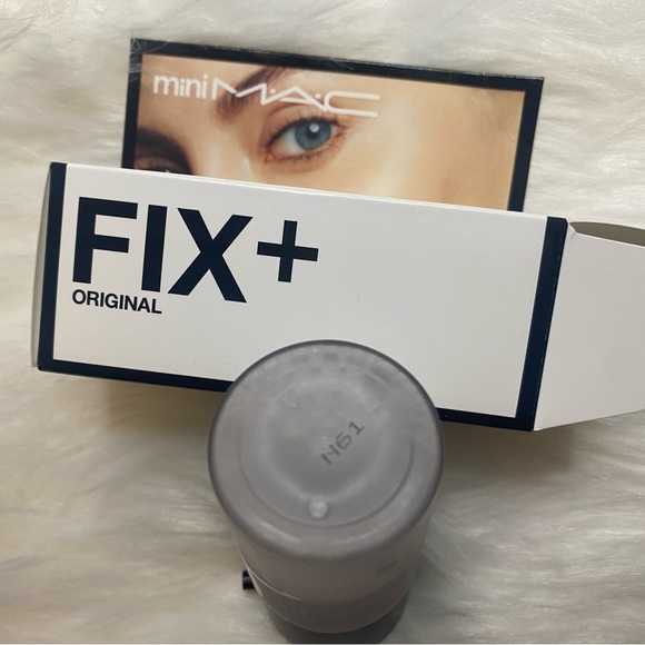 Mini MAC Prep + Prime Fix+ Primer and Setting Spray - Picture 3 of 3